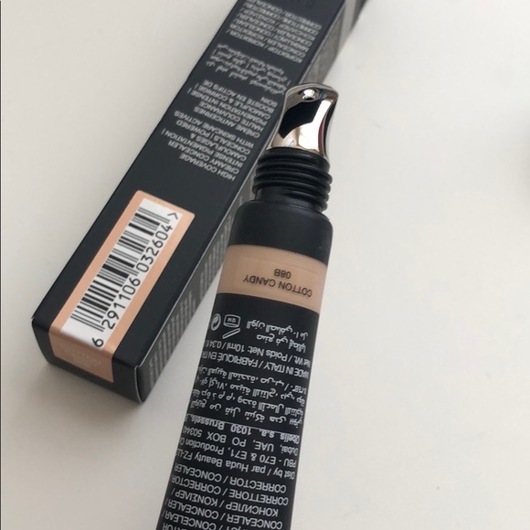 Huda Beauty Concealer - Picture 2 of 2